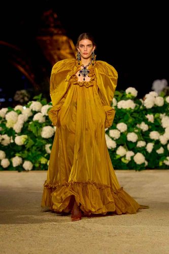 Yves Saint Laurent, verão 2026 - Foto: Reprodução/Vogue Runway