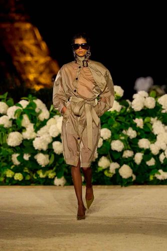 Yves Saint Laurent, verão 2026 - Foto: Reprodução/Vogue Runway