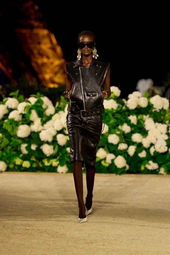 Yves Saint Laurent, verão 2026 - Foto: Reprodução/Vogue Runway